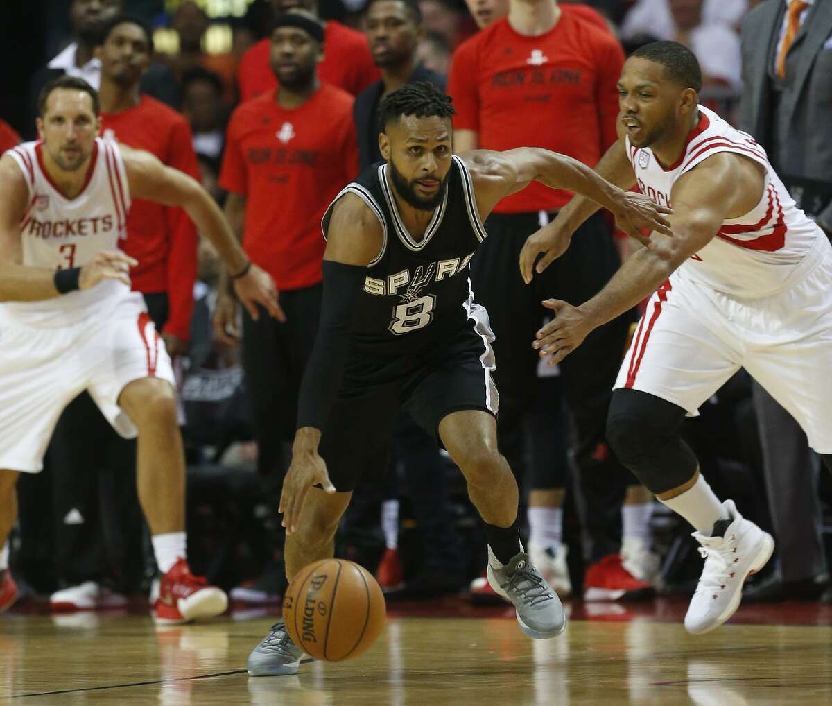 Ex-St. Mary's guard Patty Mills steps in and takes charge