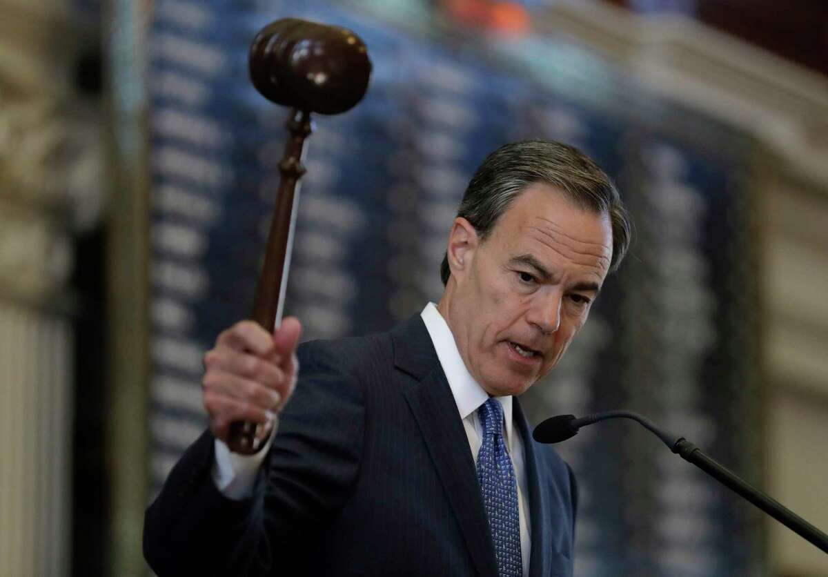 Speaker of the House Joe Straus opens the 85th Texas legislative session in the Capitol.