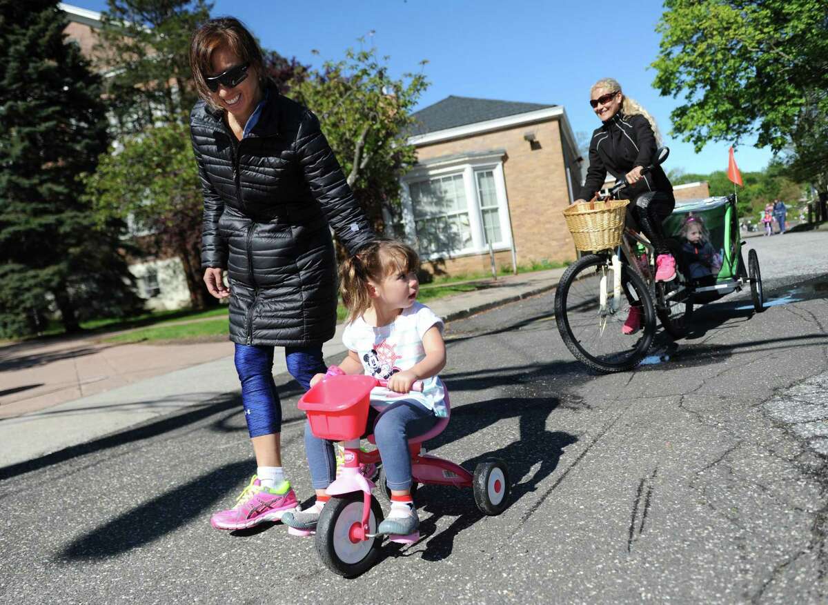 Cyclists celebrate Mother’s Day with scenic ride