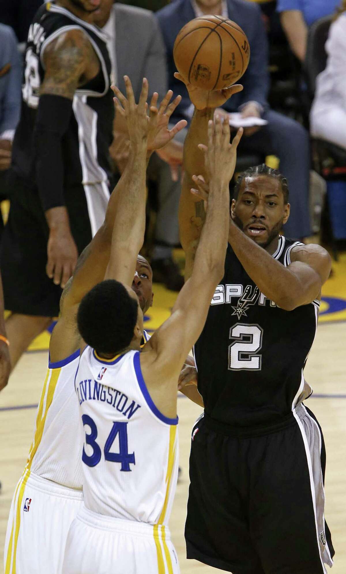 Spurs' Kawhi Leonard Expected To Miss Game 2 Against Warriors