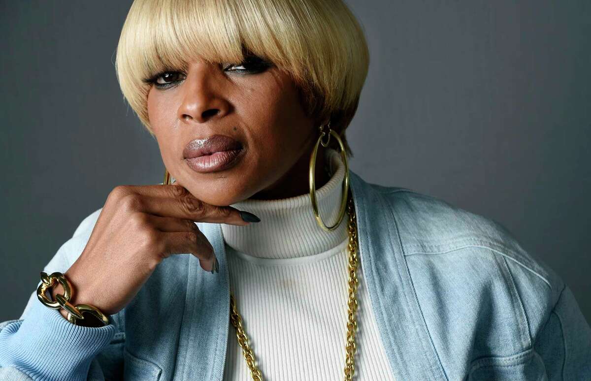 In this April 25, 2017 photo, singer Mary J. Blige poses for a portrait at Capitol Records in Los Angeles to promote her new album, "Strength of a Woman." (Photo by Chris Pizzello/Invision/AP)