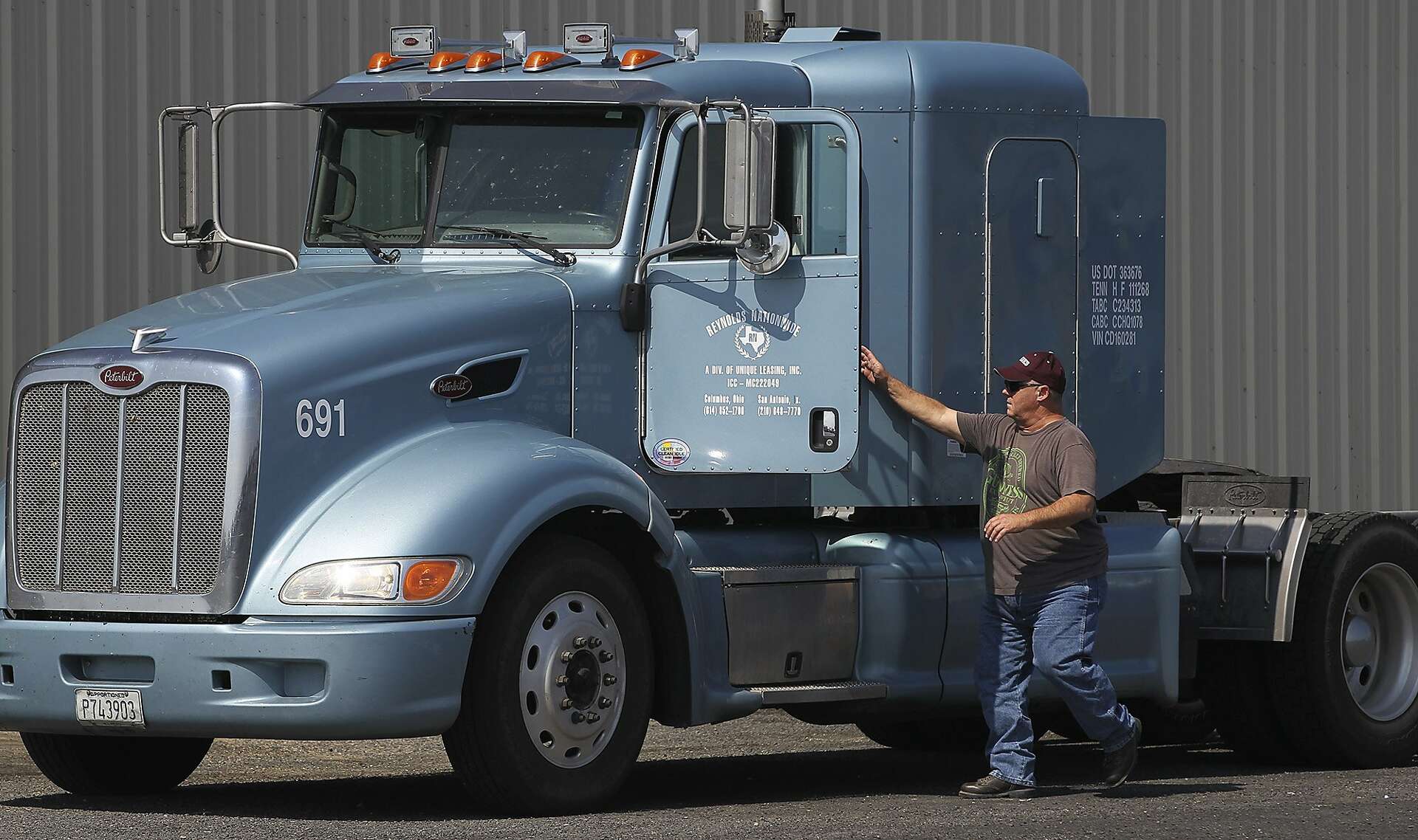Utility worker survives after being clipped by truck near Sugar Land