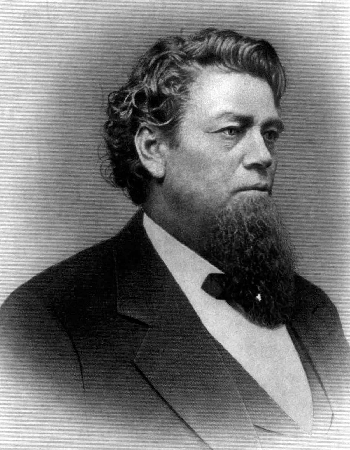 New book peeks inside life at famed King Ranch