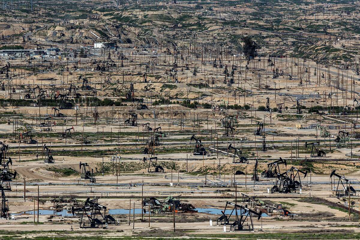 An oil field is seen on Wednesday, March 15, 2017, in Bakersfield, Calif.