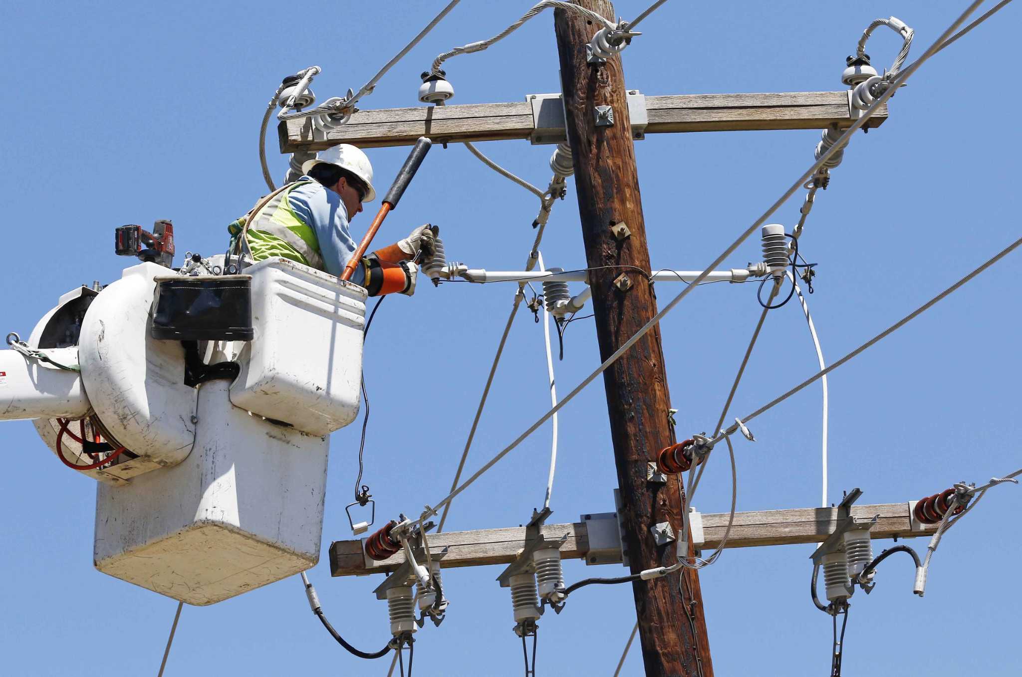 Texas contractor dies while repairing Harvey damage