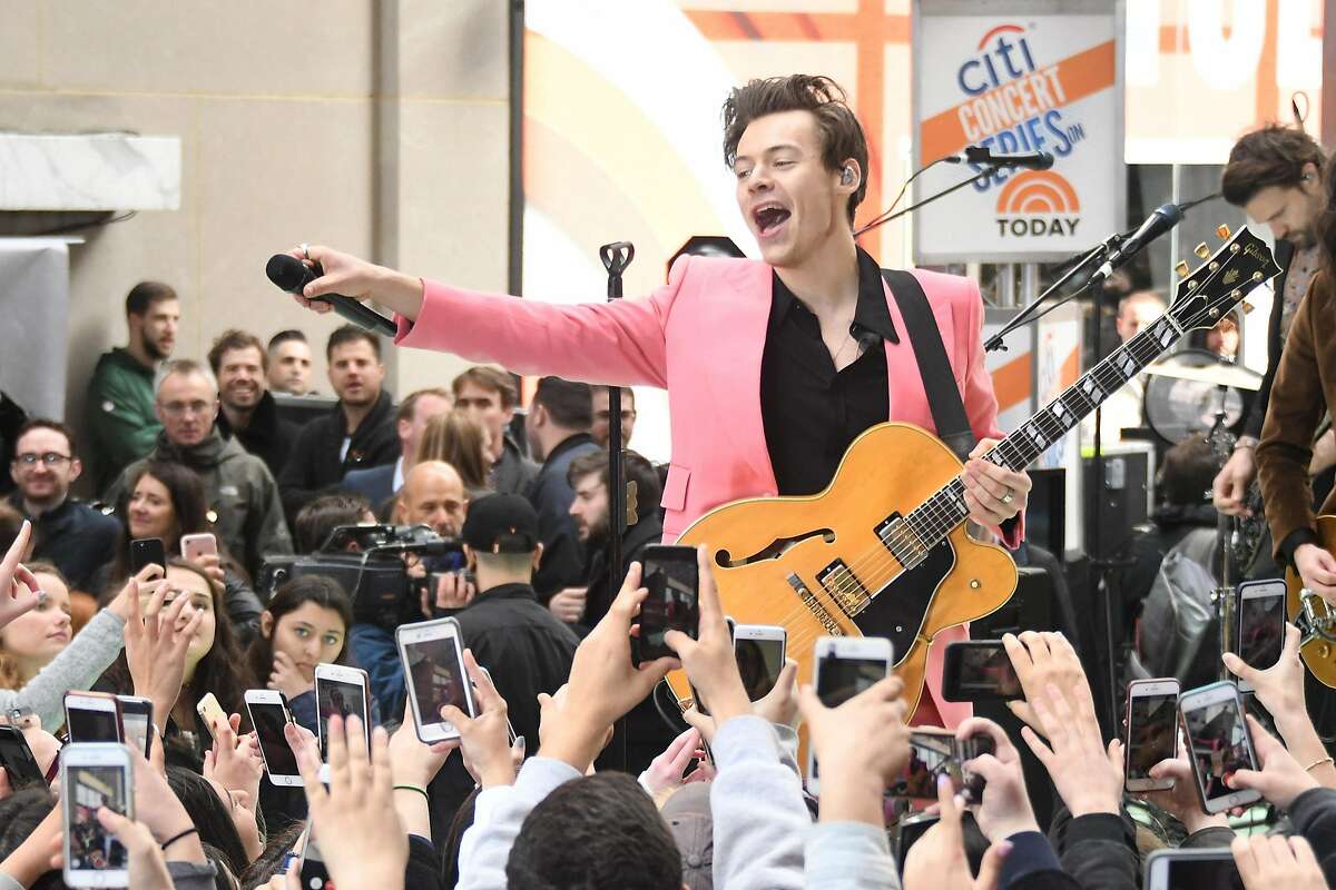 NEW YORK, NY - MAY 09: Harry Styles performs on NBC's "Today" at Rockefeller Plaza on May 9, 2017 in New York City. (Photo by Mike Coppola/Getty Images)