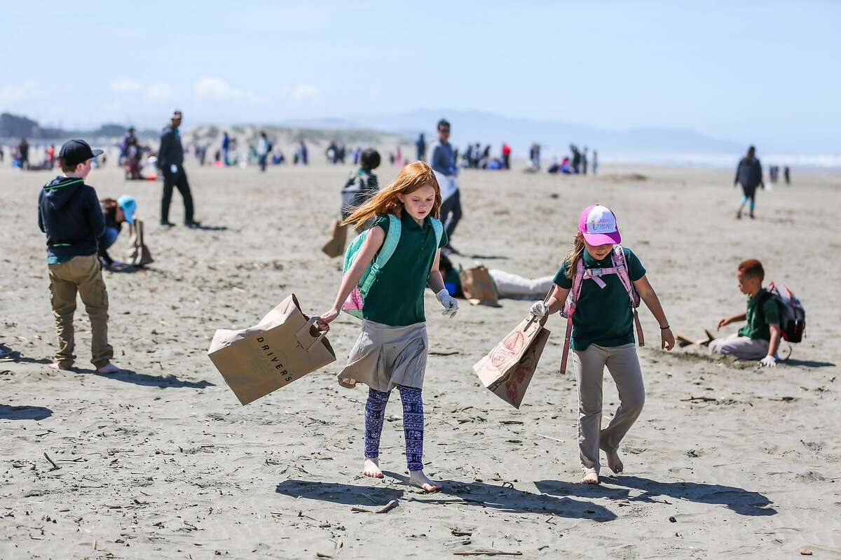 600 SF students join forces to clean up Ocean Beach
