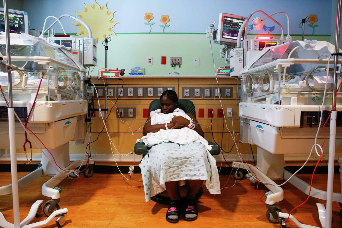 Ebony Hunter holds her six-day-old twins Eve Hunter, left, and Ava Hunter, right, during skin-to-skin kangaroo care in the Neonatal Intensive Care Unit at Memorial Hermann Memorial City Medical Center Monday, May 15, 2017 in Houston. Memorial Hermann is starting a new program to increase patient safety and reduce maternal and infant mortality.