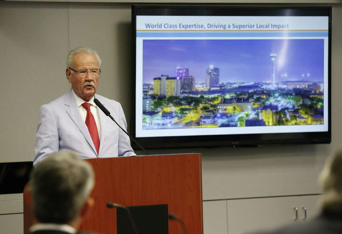 Former mayor Phil Hardberger addressed San Antonio council members May 17, making the pitch for San Antonio River Cruises to win the city’s lucrative barge contract. Hardberger is the team’s attorney but also registered as a lobbyist for the presentation. (Kin Man Hui/San Antonio Express-News)