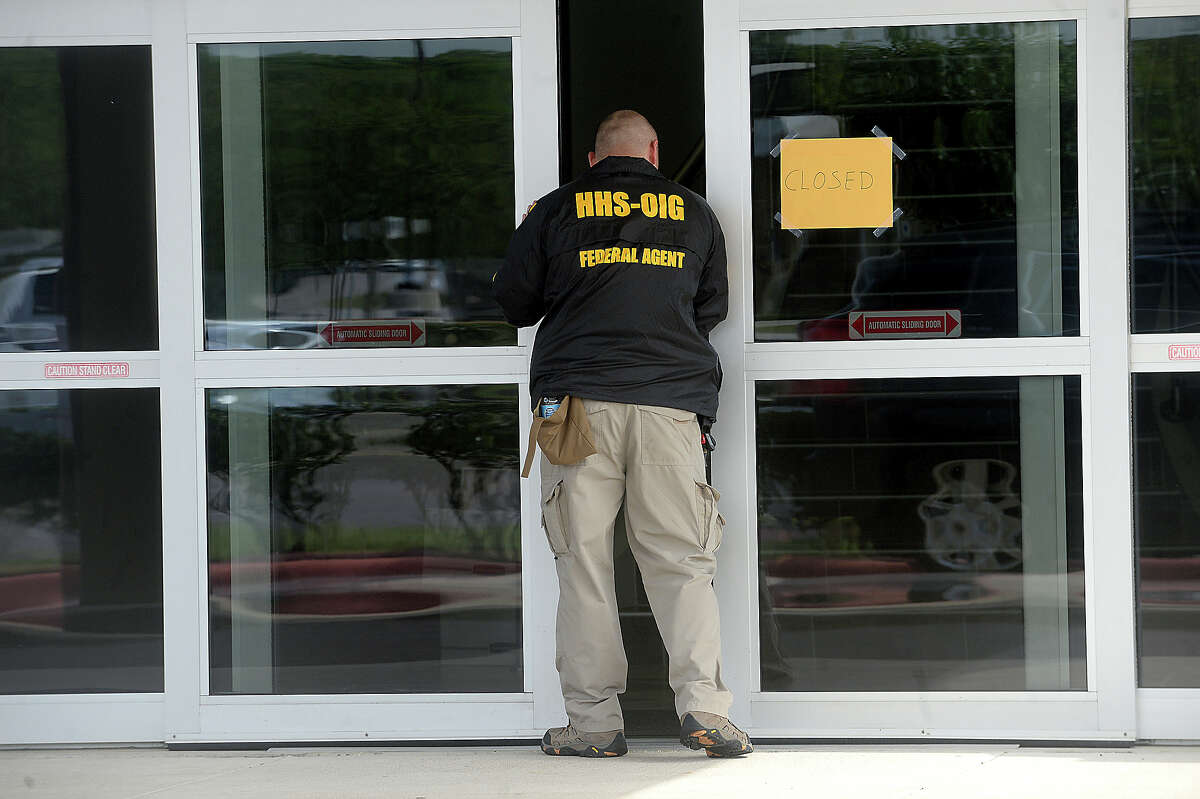 A federal agent with the Health and Human Services Office of Investigator General enters the Harbor Healthcare System Lung Center in Beaumont Thursday. Agents sent patients and employees home and closed the center as a formal investigation got underway at the facility. Photo taken Thursday, May 18, 2017 Kim Brent/The Enterprise