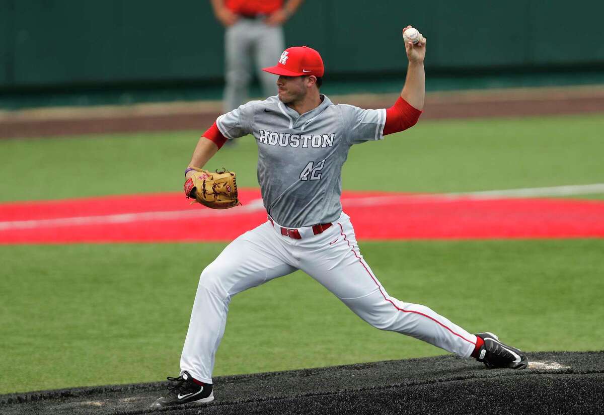 Houston pitcher John King (42) pitches in the second inning during the NCAA baseball game between the Cincinnati Bearcats and the Houston Cougars at Schroeder Park on Saturday, May 20, 2017, in Houston, TX.