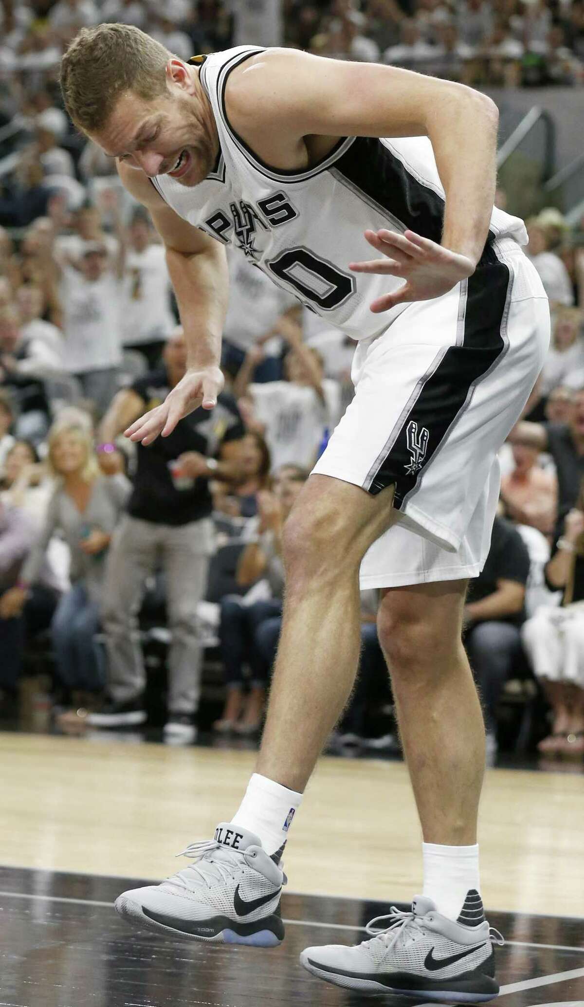 Spurs’ David Lee reacts after injuring his knee on a play during first half action in Game 3 of the Western Conference finals against the Golden State Warriors on May 20, 2017 at the AT&T Center.