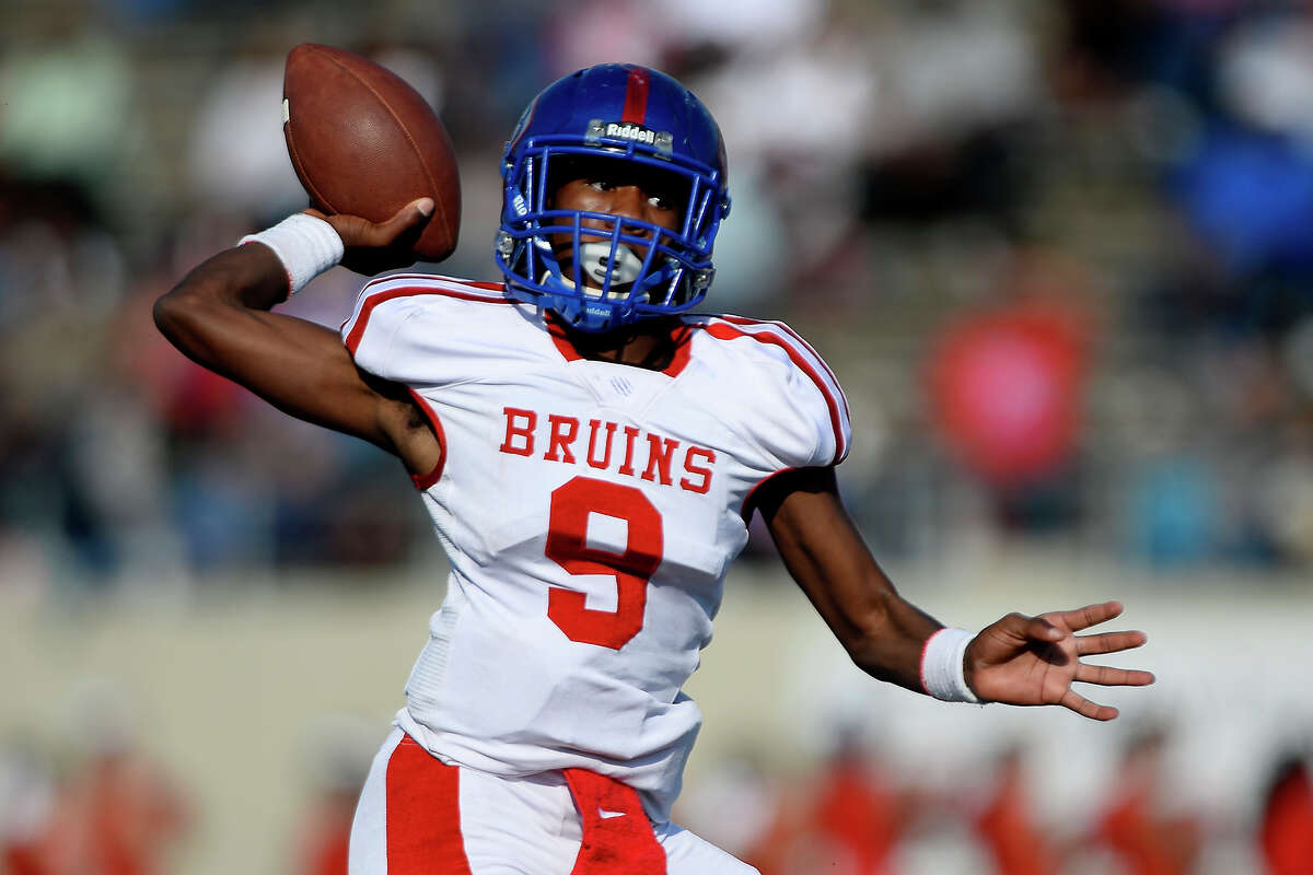 L'Ravien Elia School: West Brook Position: QB Notes: Elia threw for 330 yards, rushed for 185 more and totaled nine touchdowns in West Brook’s 70-43 playoff-clinching win over Oak Ridge.