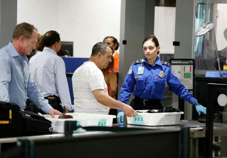 Houston Airport Closes Tsa Security Checkpoint Due To Staffing Shortage