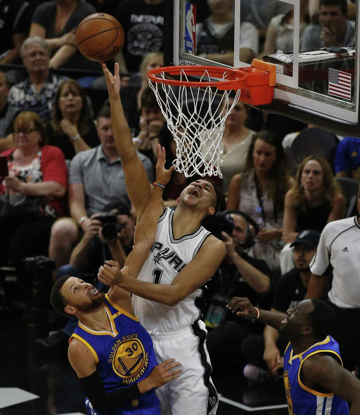 Spurs’ Kyle Anderson gets fouled by the Golden State Warriors’ Stephen Curry during Game 4 on the Western Conference finals at the AT&T Center on May 22, 2017.