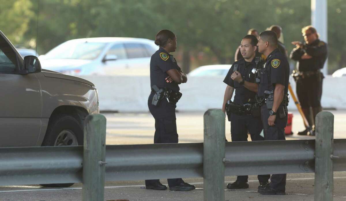 Gulf Freeway southbound closed after man jumps from overpass