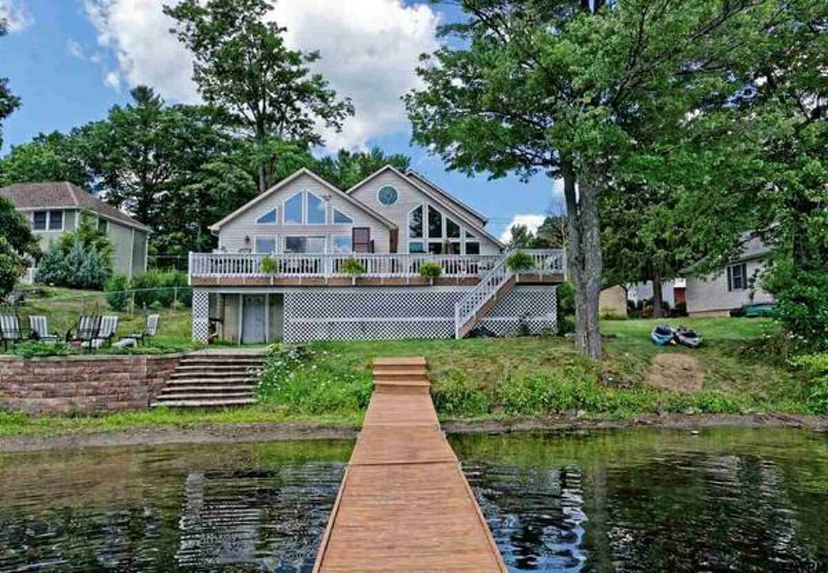 Photos Waterfront homes for sale in the Capital Region