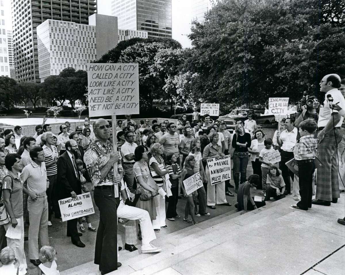August 27, 1977: Mark Swerdlin, vice-president of the Clear Lake City Civic League, speaks to a crowd gathered outside Houston City Hall protesting the annexation of Clear Lake City.