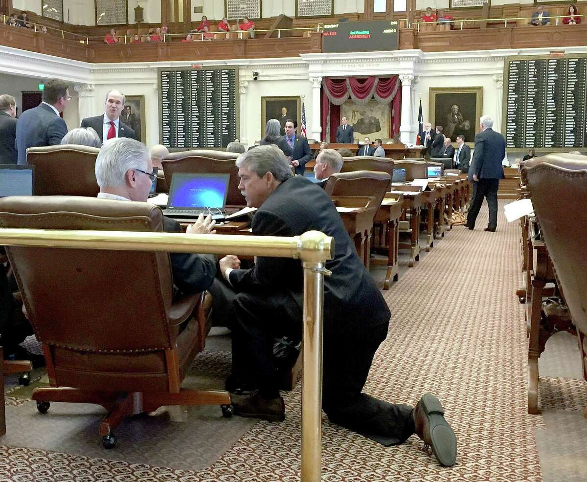 Senate Education Chairman Larry Taylor (left) confers with House Public Education Chairman Dan Huberty May 24, after the House refused to go along with the Senate’s version of a school finance bill because of a provision on vouchers. The House turned down additional funding rather than use a tiny percentage of it to allow a disabled child to attend private school.