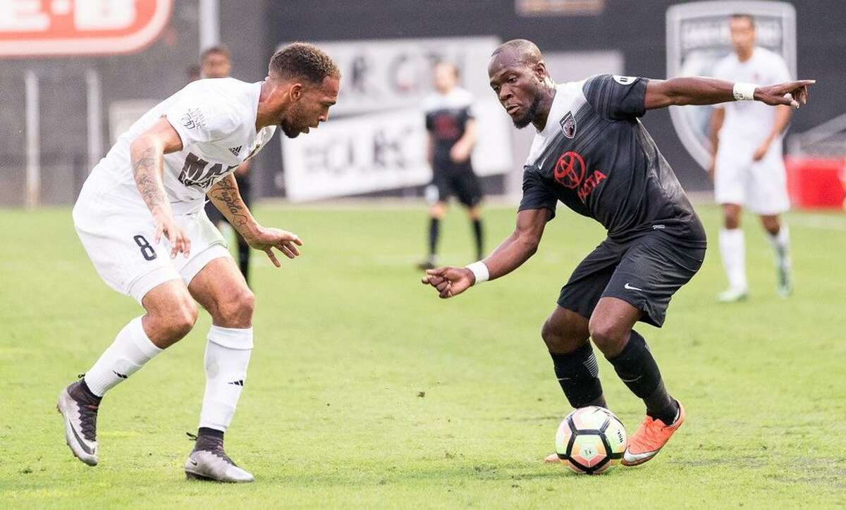 San Antonio FC’s BIlly Forbes tries to elude Phoenix Rising FC defender Matt Watson on May 20, 2017, at Toyota Field.