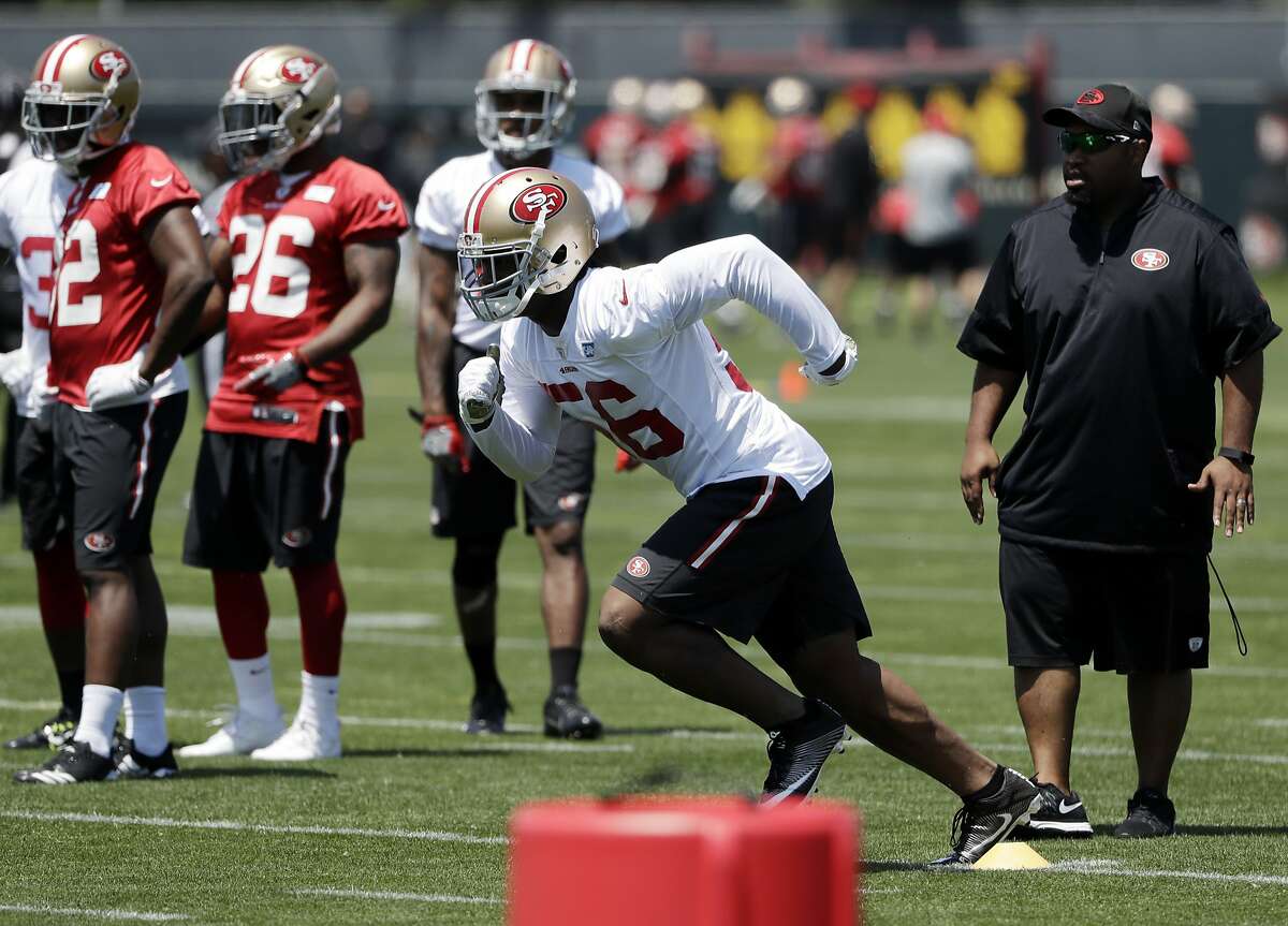 San Francisco 49ers linebacker Reuben Foster, second from right, during the team's organized team activity at its NFL football training facility Tuesday, May 23, 2017, in Santa Clara, Calif. (AP Photo/Marcio Jose Sanchez)