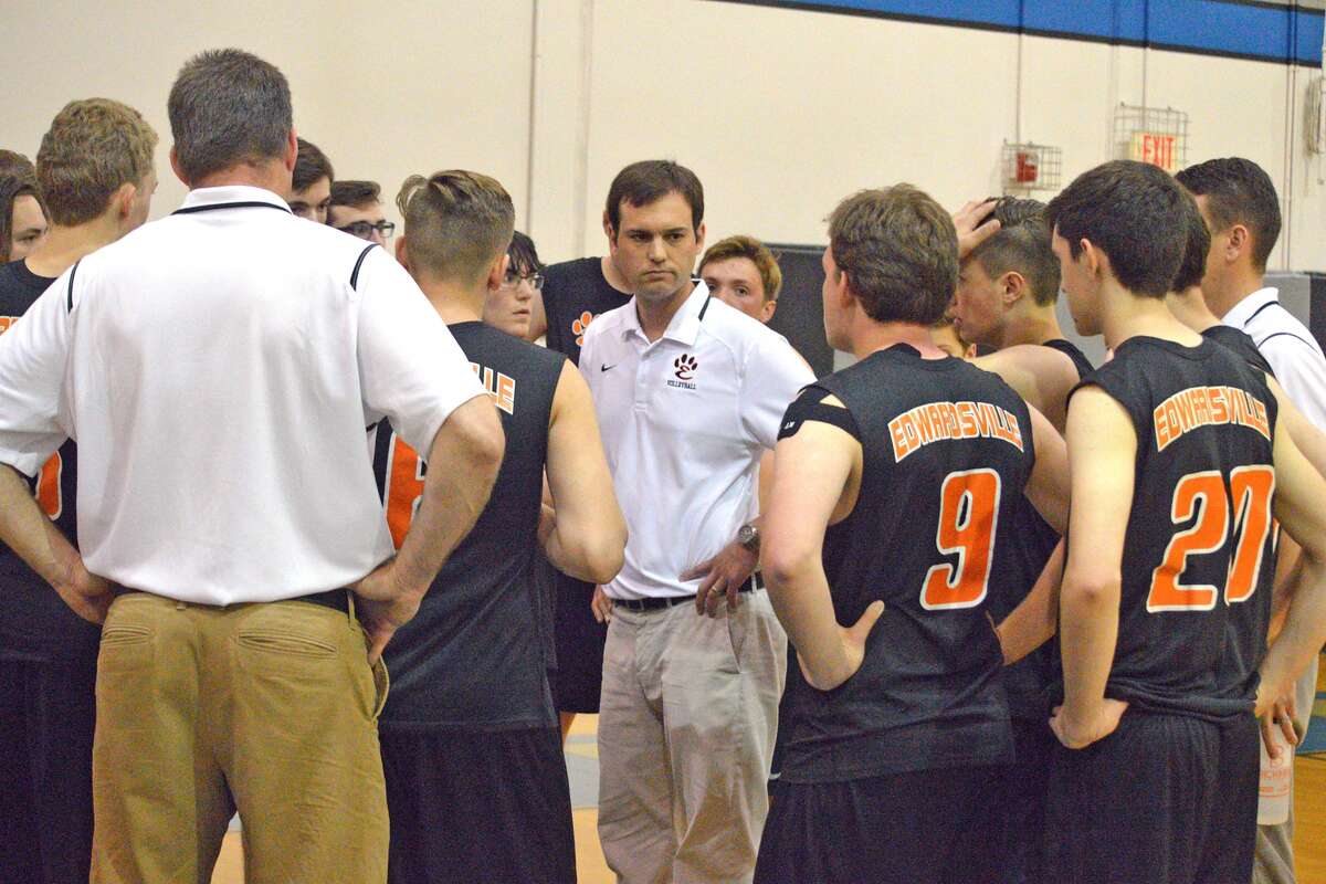 Edwardsville coach Andy Bersett talks to his team on Friday at Liberty Middle School after EHS lost to O’Fallon in the semifinals of the Edwardsville Sectional.