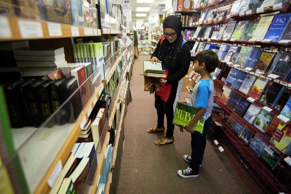 Latino Muslims get warm at Spanishspeaking Houston mosque