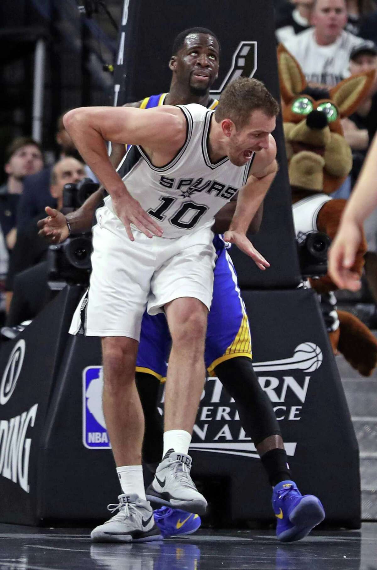 San Antonio Spurs' David Lee injures himself while trying to scoring against Golden State Warriors' Draymond Green in 1st quarter of Warriors' 120-108 win during Game 3 of NBA Western Conference Finals at AT&T Center in San Antonio, Texas, on Saturday, May 20, 2017.