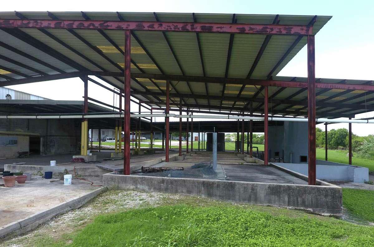 This former chemical plant in the 14000 Block of Lookout Rd. in Live Oak, seen Wednesday, Sept., 7, 2016, was added to the Environmental Protection Agency's list of Superfund sites because of soil and groundwater contamination. The EPA warned because of the site's location it could contaminate the Edward Aquifer.