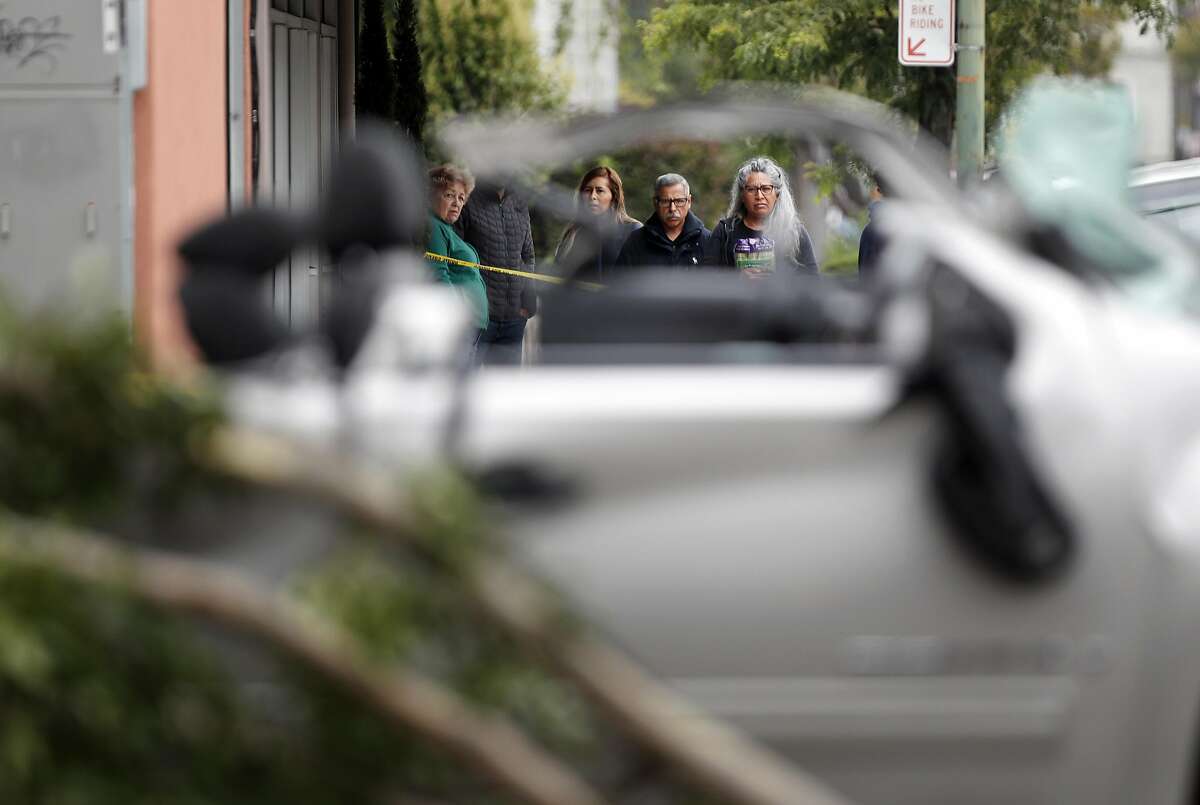 2 dead, 6 hurt in highspeed accident in Alameda