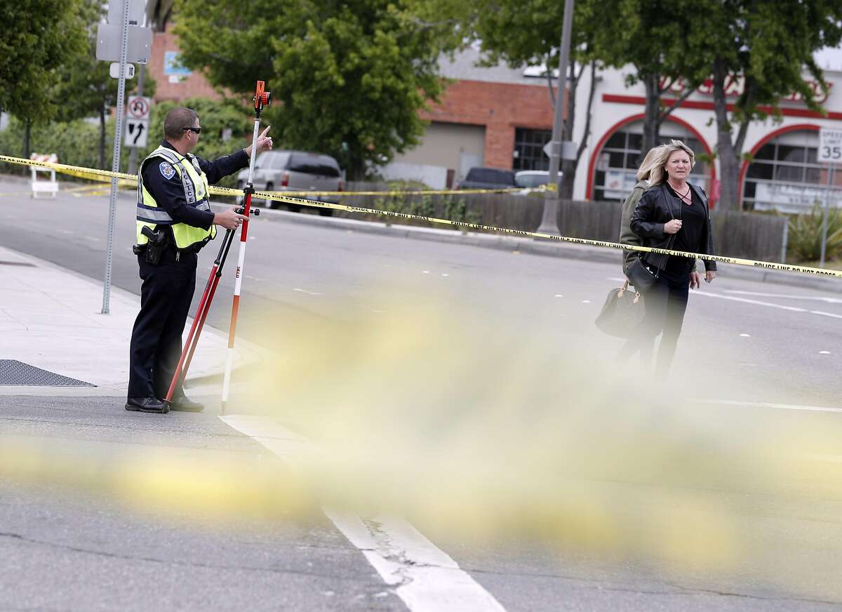 2 dead, 6 hurt in highspeed accident in Alameda