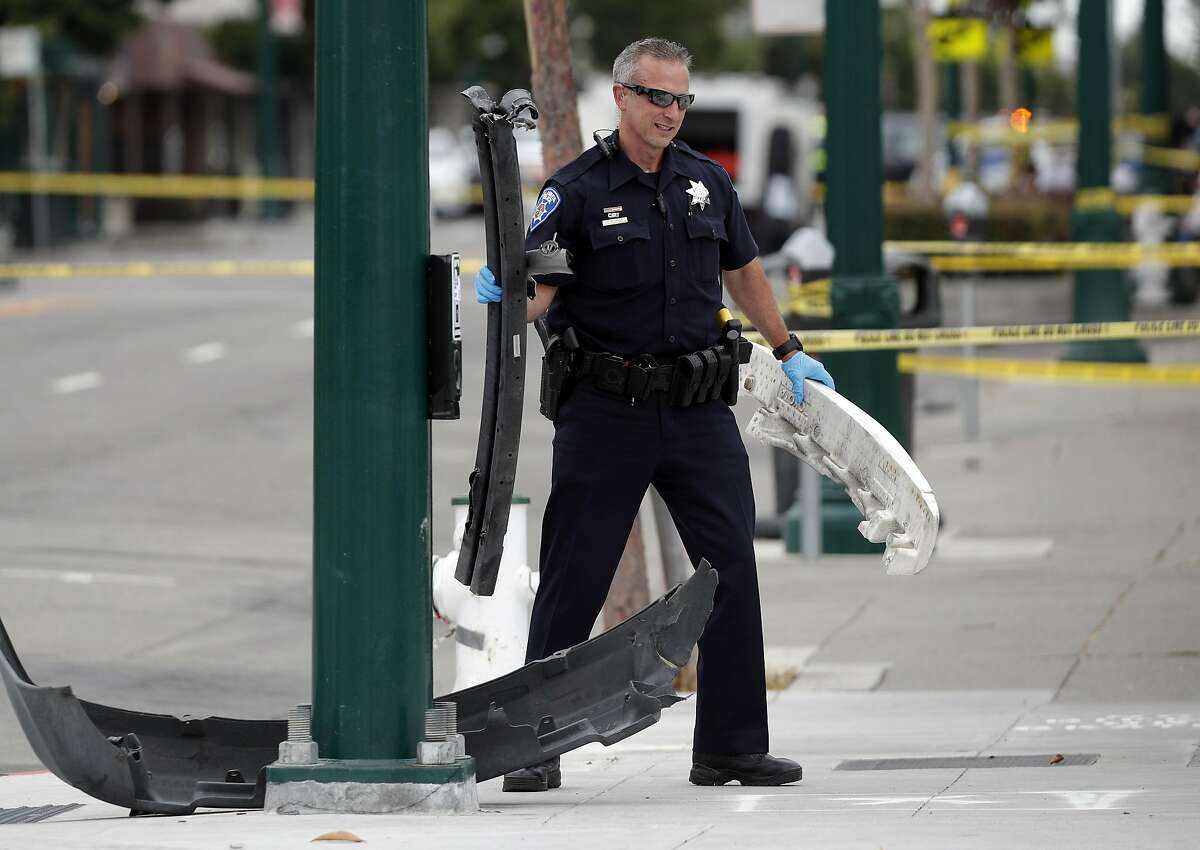 2 dead, 6 hurt in highspeed accident in Alameda