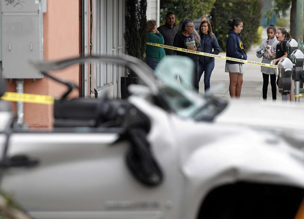 2 dead, 6 hurt in highspeed accident in Alameda