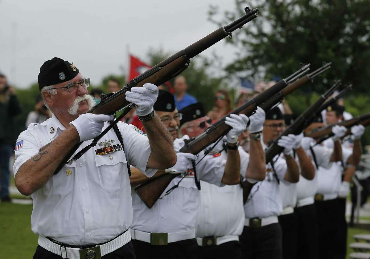 Largest crowd in years attends Fort Sam’s Memorial Day salute