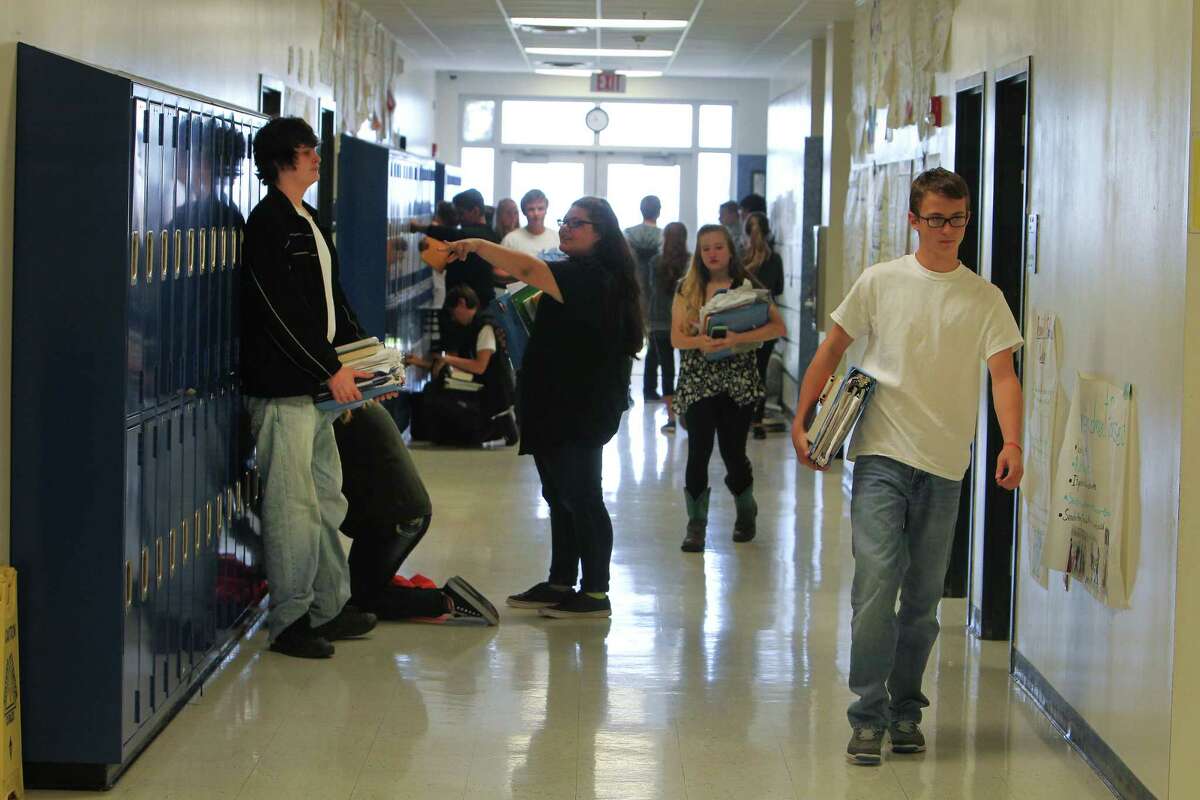 Bolivar school has novel approach to reading