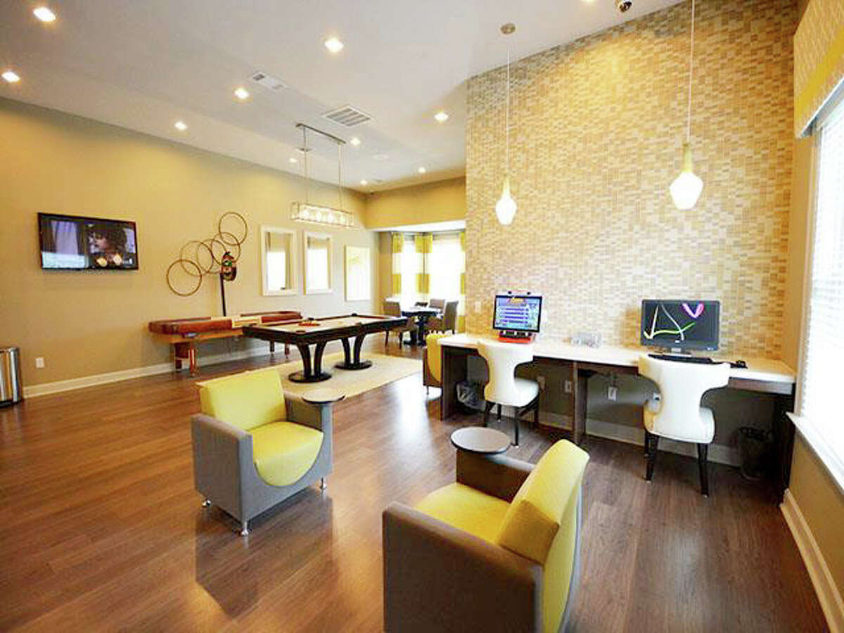 Apartment complexes zoned to Houston's best ranked schools