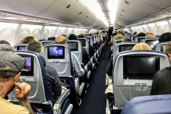United Squeezing Even More Seats Onto Planes Sfchronicle Com