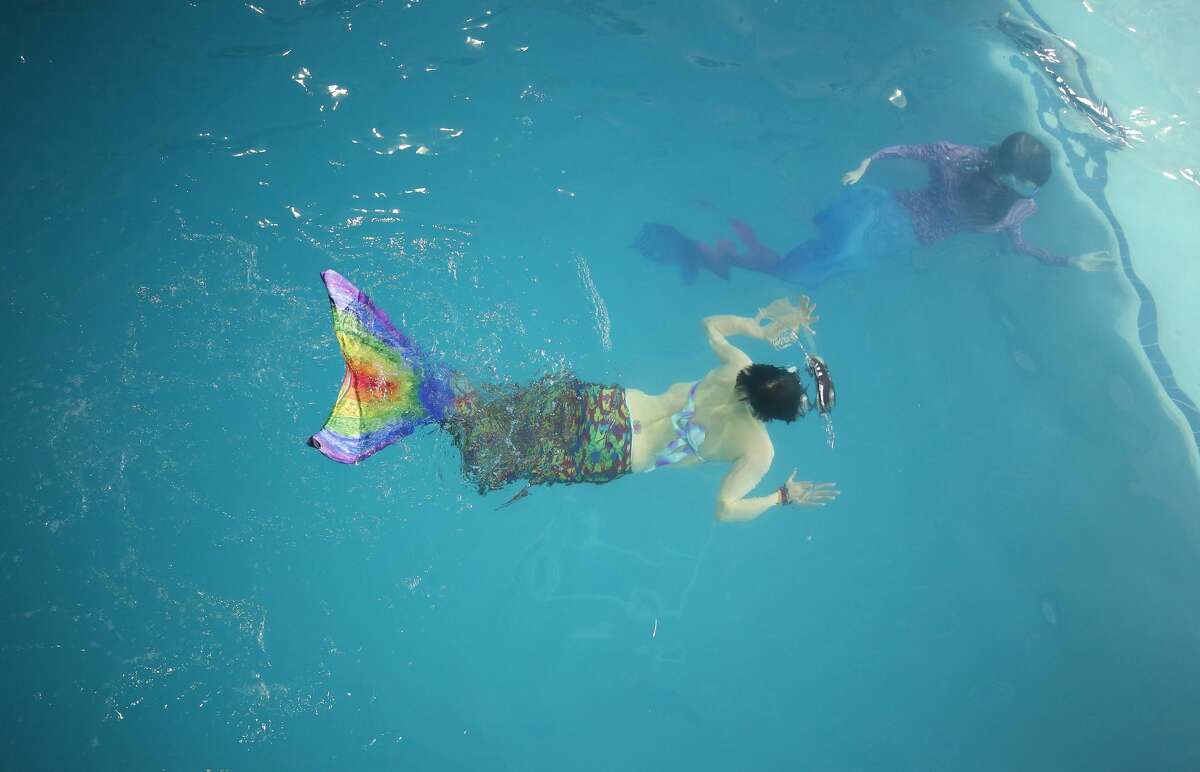 Houston Chronicle reporter Keri Blakinger, center, learns to swim as a mermaid.