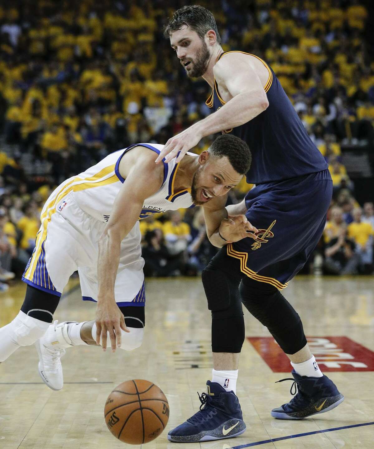 Golden State Warriors' Stephen Curry gets past Cleveland Cavaliers' Kevin Love in the fourth quarter during Game 1 of the 2017 NBA Finals at Oracle Arena on Thursday, June 1, 2017 in Oakland, Calif.