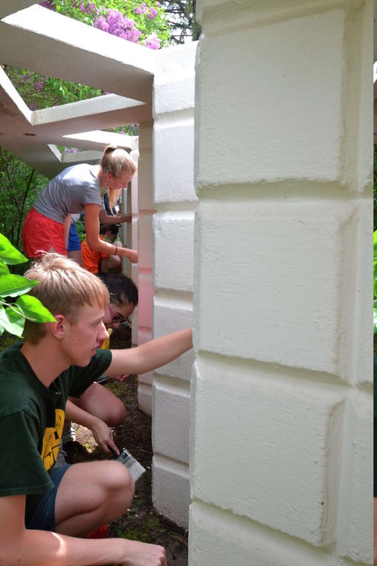 Photo provided Students painted the Unit Block 'grape vine wall' in the inner courtyard of the Home and Studio. Architect Alden B. Dow designed 13 structures that used his rhomboid-shaped Unit Block system.