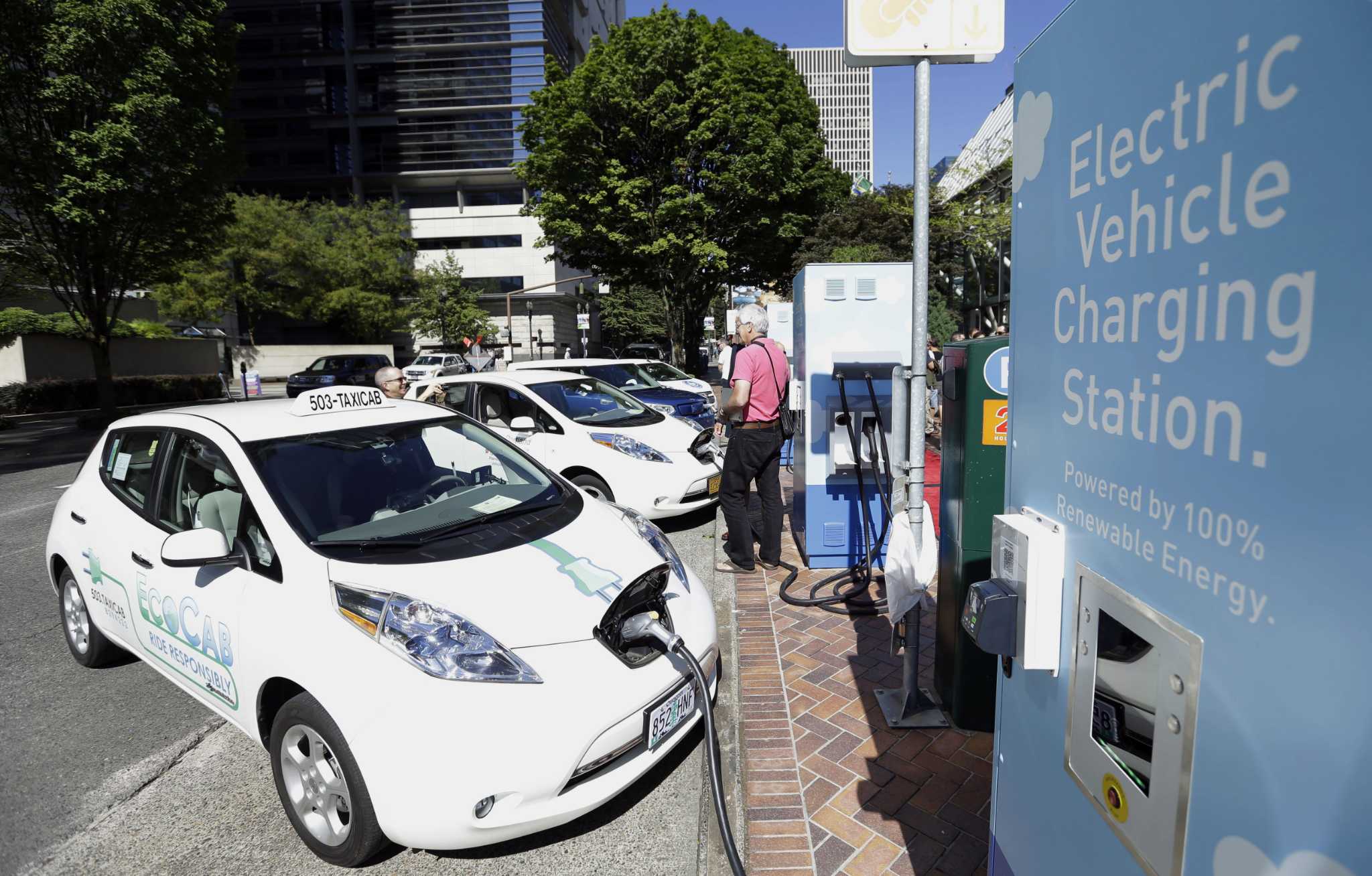 Abbott signs electric car rebates into law