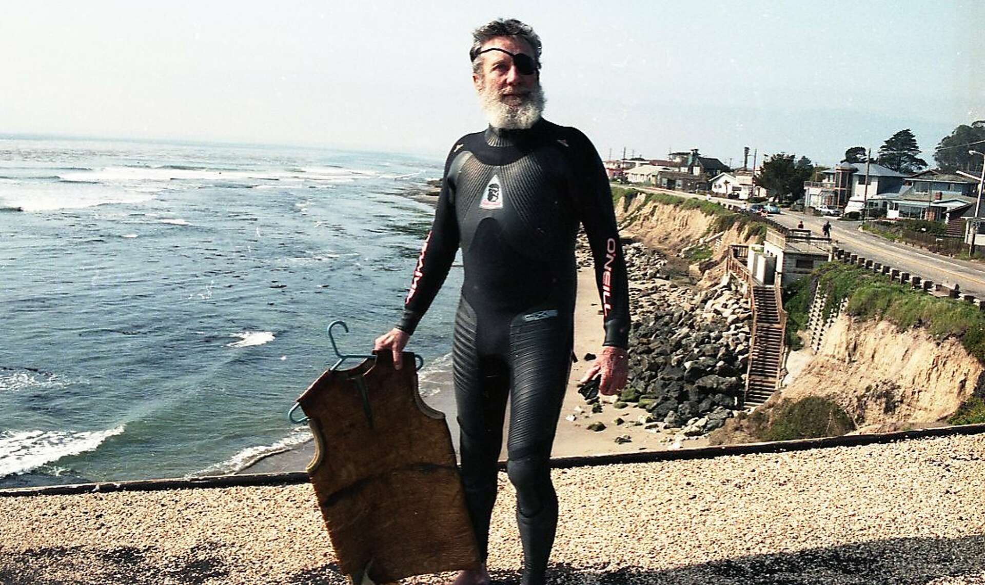 Honoring Jack O'Neill: Thousands paddle out in Santa Cruz