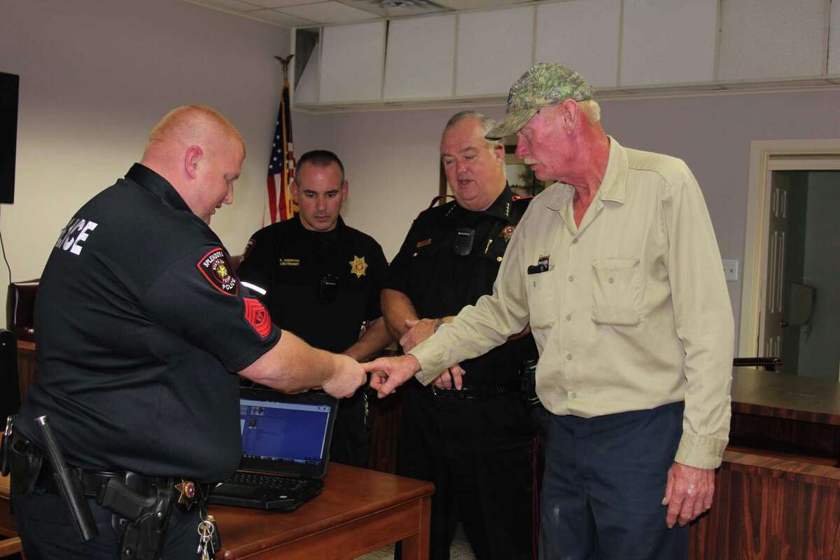 Splendora PD using mobile fingerprinting device