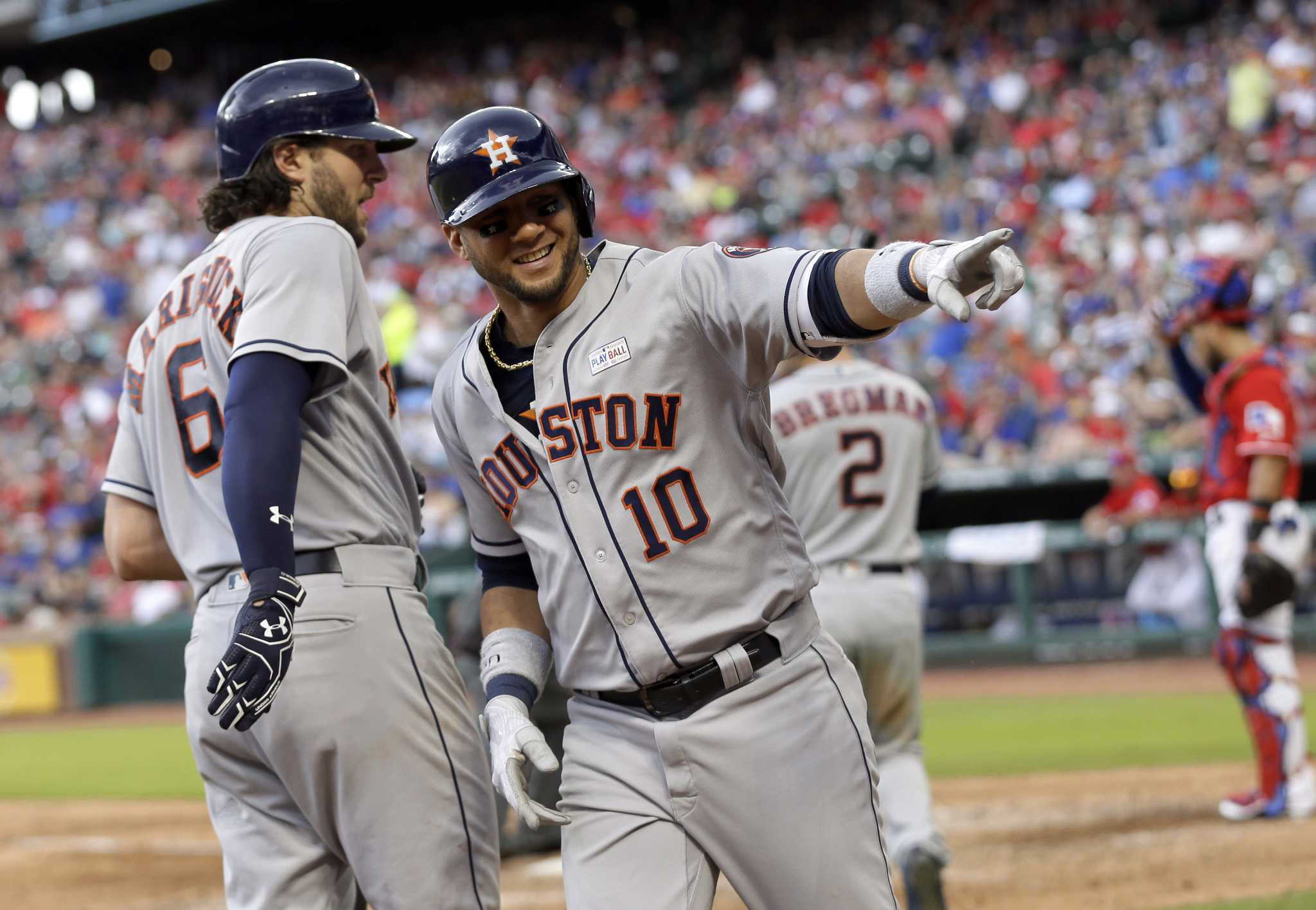 Gattis' sac fly in 10th lifts Astros over Rangers