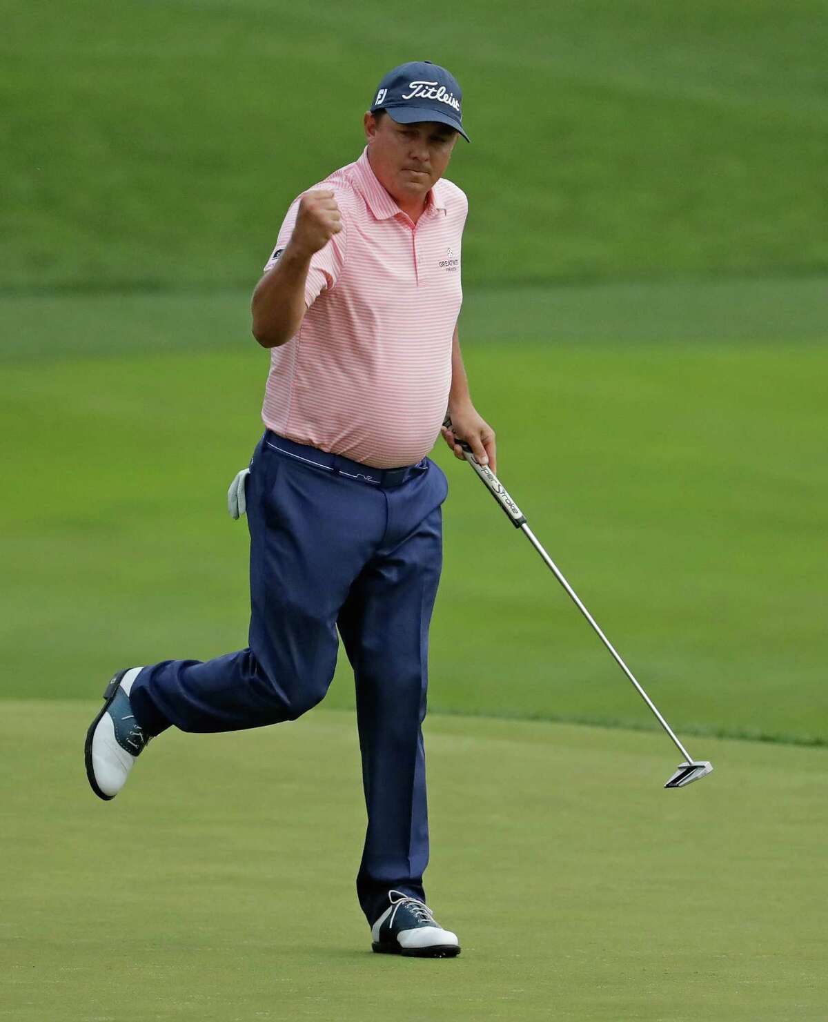Jason Dufner puts the finishing touches on a par putt on the 18th hole to finish with a ﻿68 and win the Memorial﻿.