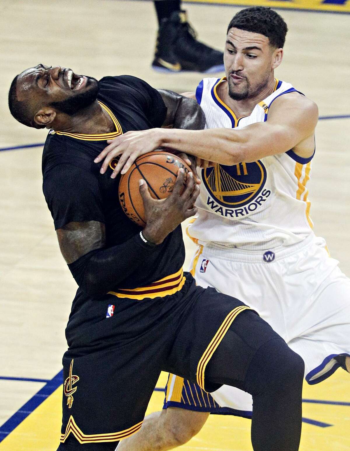 Warriors guard Klay Thompson hounds the Cavaliers’ LeBron James in the first quarter of Game 2 of the NBA Finals. James scored 29 points, but Thompson countered with 22.