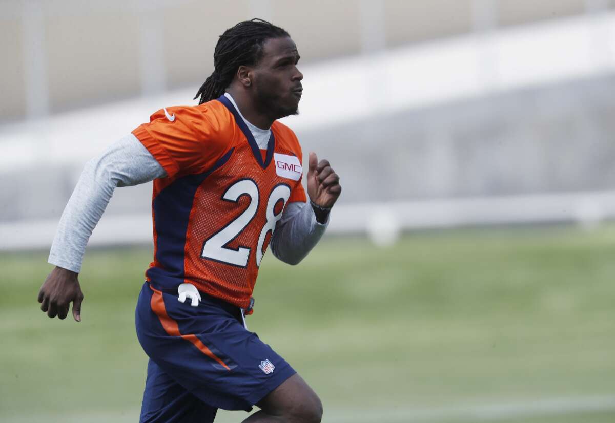 Denver Broncos running back Jamaal Charles during a drill Tuesday, May 23, 2017, as players took part in an NFL football organized team activities session at the Broncos' headquarters in Englewood, Colo. (AP Photo/David Zalubowski)