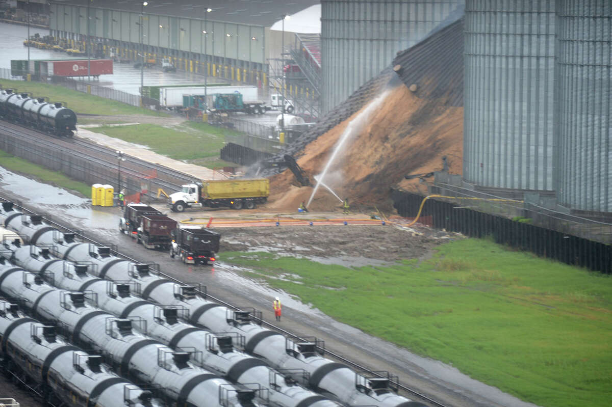 Smoldering Port Arthur silo ruptures, collapses