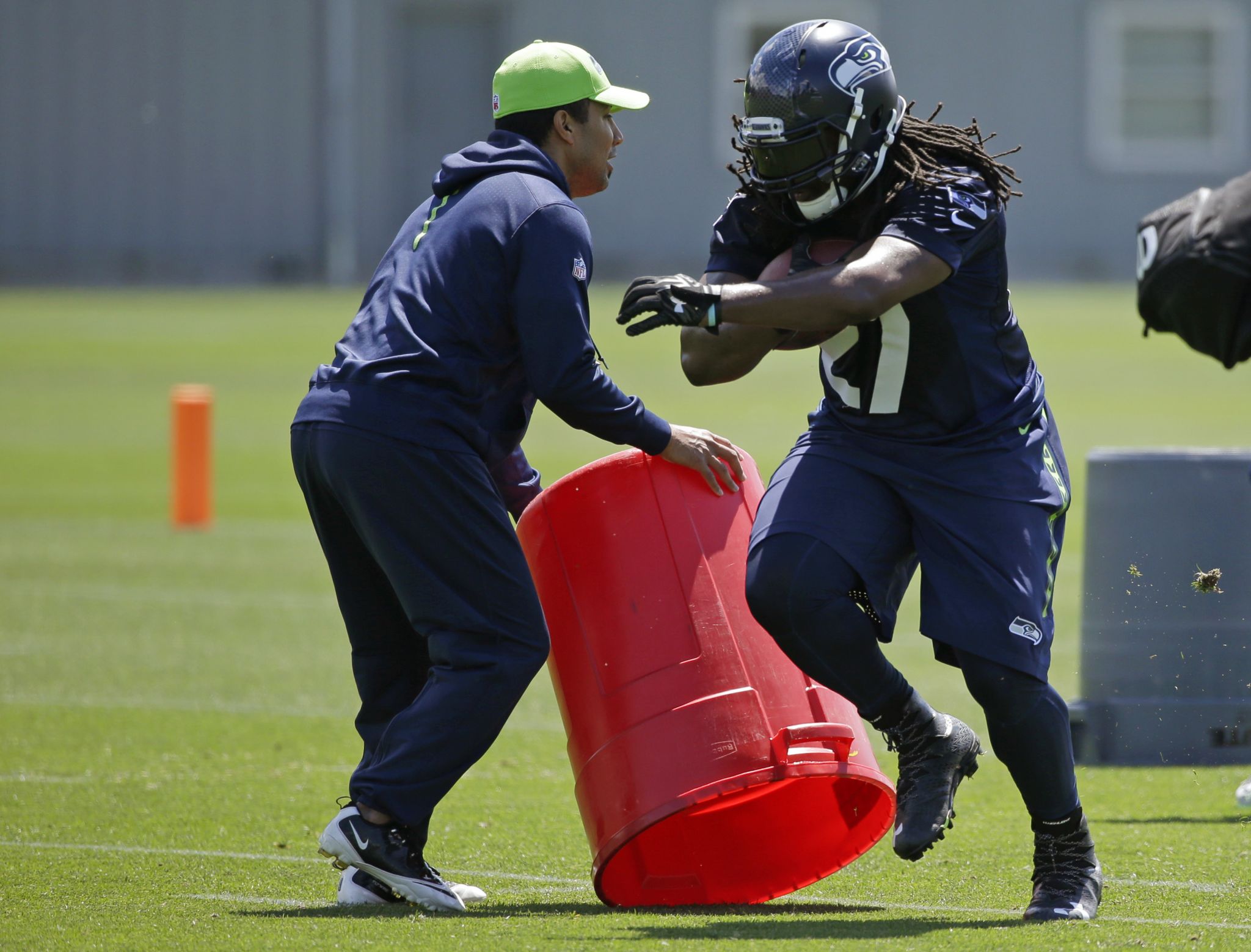 Seattle Seahawk Eddie Lacy's six-figure bonus tied to losing weight