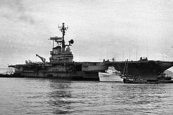 3 tales of gigantic aircraft carriers getting stuck in SF Bay muck ...